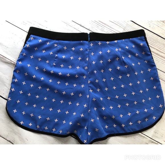 LUSH Blue Cross Pattern Shorts Size M - Picture 2 of 6
